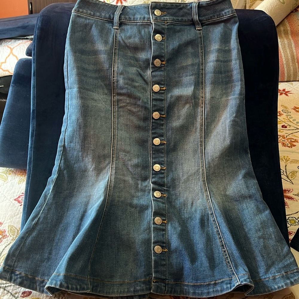 New York & Company  Stretch Soho, Jean Trumpet button-down skirt size 10 NWT